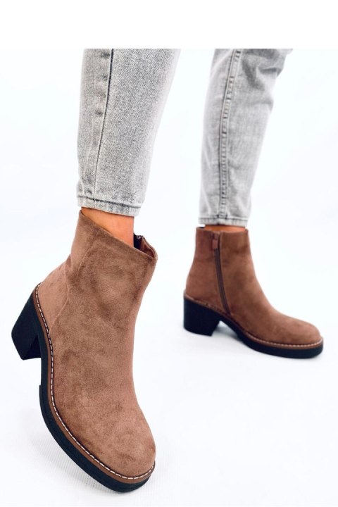 Botki zamszowe na szerokim obcasie ELIZA KHAKI - Inello Botki zamszowe na szerokim obcasie ELIZA KHAKI - Inello