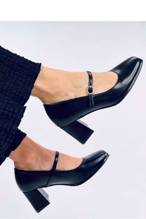 Czółenka na obcasie w stylu Mary Jane KEEFEL BLACK - Inello Czółenka na obcasie w stylu Mary Jane KEEFEL BLACK - Inello