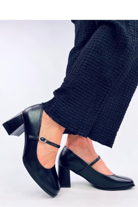 Czółenka na obcasie w stylu Mary Jane KEEFEL BLACK - Inello Czółenka na obcasie w stylu Mary Jane KEEFEL BLACK - Inello