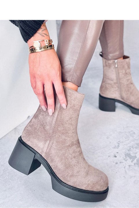 Botki na stabilnym obcasie RUFFIN KHAKI - Inello Botki na stabilnym obcasie RUFFIN KHAKI - Inello