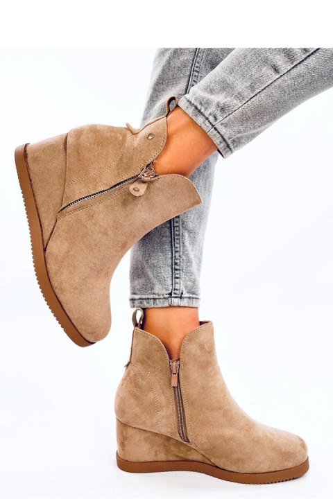 Botki na koturnie zamszowe PAXTEN KHAKI - Inello Botki na koturnie zamszowe PAXTEN KHAKI - Inello