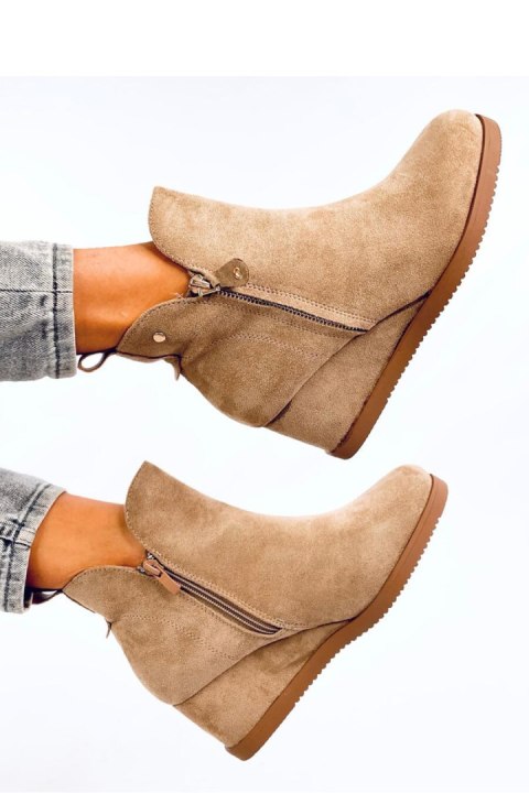 Botki na koturnie zamszowe PAXTEN KHAKI - Inello Botki na koturnie zamszowe PAXTEN KHAKI - Inello