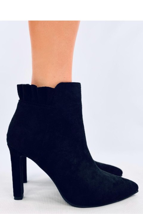 Botki na szpilce zamszowe MARIAH BLACK - Inello Botki na szpilce zamszowe MARIAH BLACK - Inello
