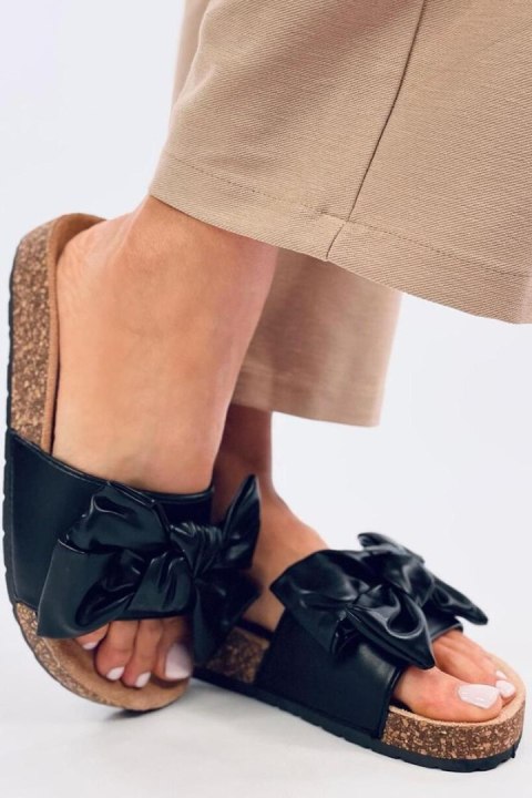 Sandał Klapki korkowe z kokardą BUSSI BLACK - Inello Sandał Klapki korkowe z kokardą BUSSI BLACK - Inello