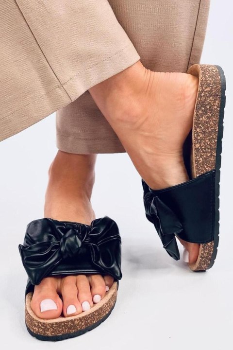 Sandał Klapki korkowe z kokardą BUSSI BLACK - Inello Sandał Klapki korkowe z kokardą BUSSI BLACK - Inello