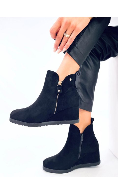 Botki na koturnie zamszowe PAXTEN BLACK - Inello Botki na koturnie zamszowe PAXTEN BLACK - Inello