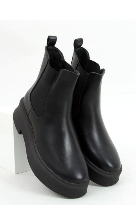 Sztyblety na grubej podeszwie czarne NS222P BLACK - Inello Sztyblety na grubej podeszwie czarne NS222P BLACK - Inello