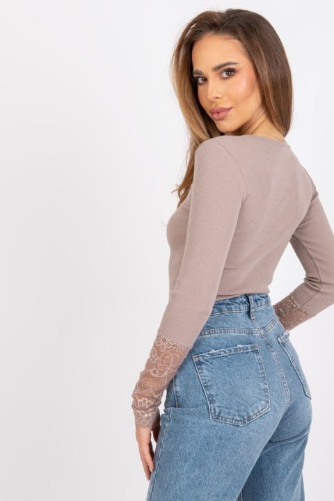 Bluzka Model RV-BZ-7532.29 Dark Beige - Rue Paris Bluzka Model RV-BZ-7532.29 Dark Beige - Rue Paris