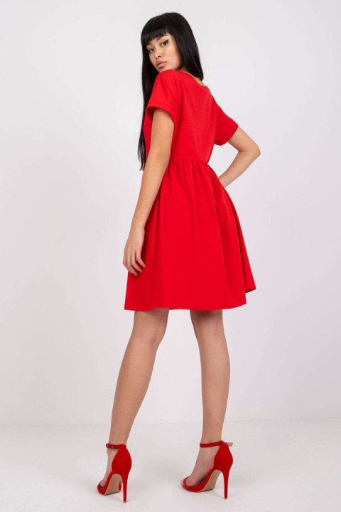 Sukienka Model RV-SK-5672.03P Red - Rue Paris Sukienka Model RV-SK-5672.03P Red - Rue Paris