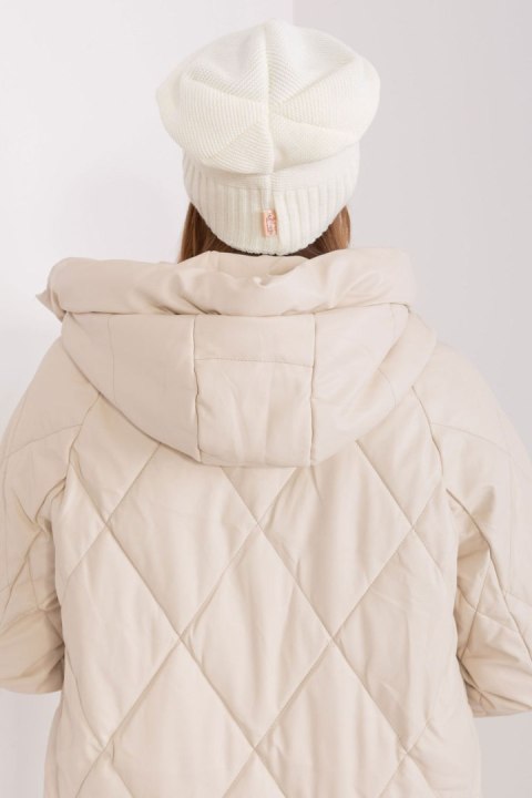 Czapka Damska Model JK-CZ-13-1.20 Ecru - Rue Paris Czapka Damska Model JK-CZ-13-1.20 Ecru - Rue Paris