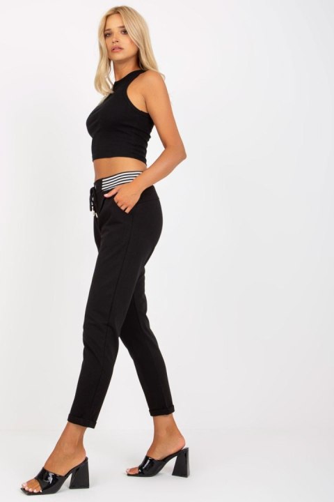 Spodnie Dresowe Model RV-DR-8019.12 Black - Rue Paris Spodnie Dresowe Model RV-DR-8019.12 Black - Rue Paris