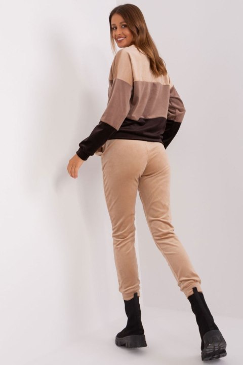 Spodnie Komplet Model WN-KMPL-8214.31 Beige - Rue Paris Spodnie Komplet Model WN-KMPL-8214.31 Beige - Rue Paris