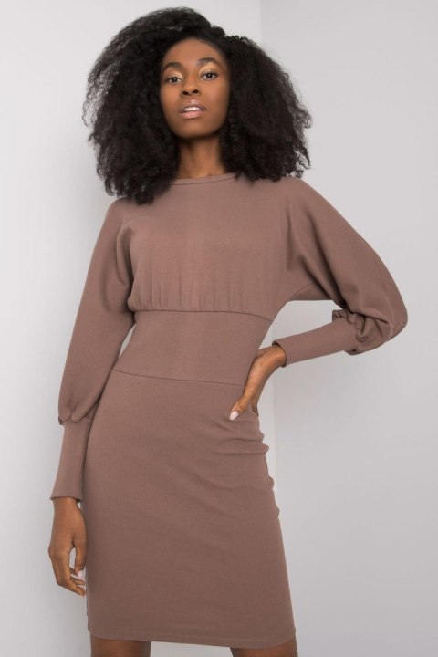 Sukienka Model RV-SK-6079.65 Brown - Rue Paris Sukienka Model RV-SK-6079.65 Brown - Rue Paris