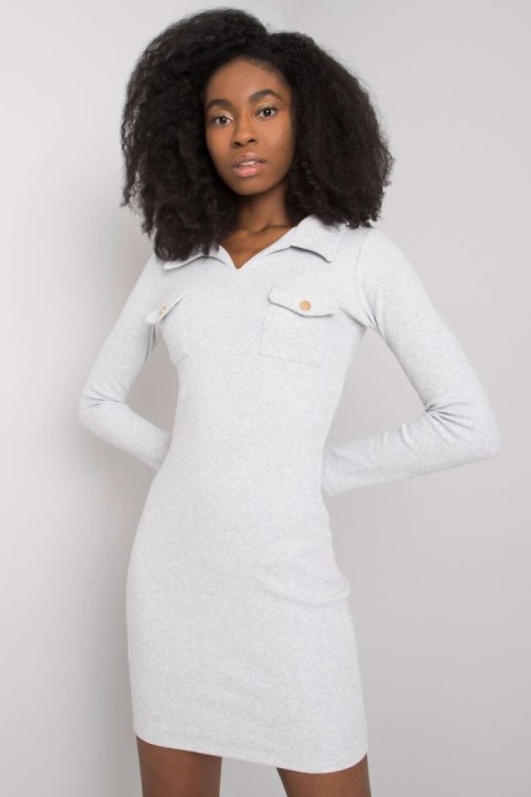 Sukienka Model RV-SK-7435.38 Light Grey - Rue Paris Sukienka Model RV-SK-7435.38 Light Grey - Rue Paris