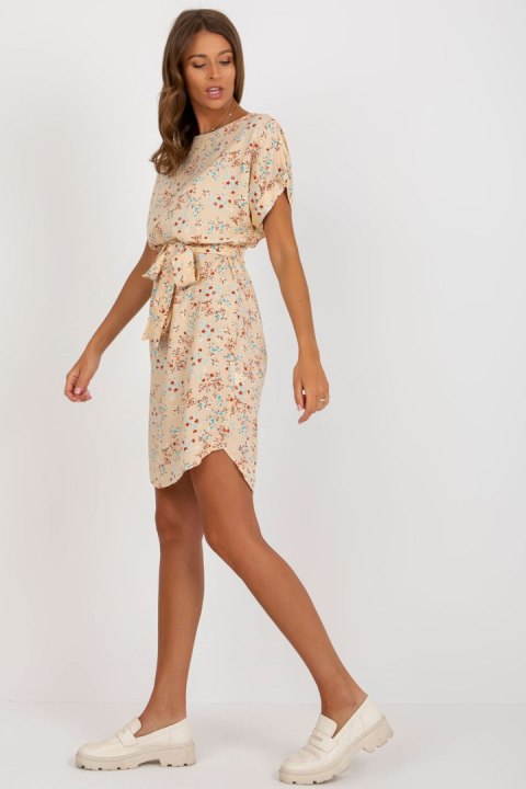 Sukienka Model WN-SK-661-1.18P Beige - Rue Paris Sukienka Model WN-SK-661-1.18P Beige - Rue Paris