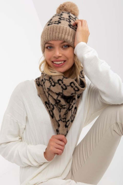 Czapka Damska Model AT-CZ-CM-319.41P Beige - AT Czapka Damska Model AT-CZ-CM-319.41P Beige - AT