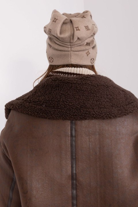 Czapka Model AT-CZ-2325.85 Dark Beige - AT Czapka Model AT-CZ-2325.85 Dark Beige - AT