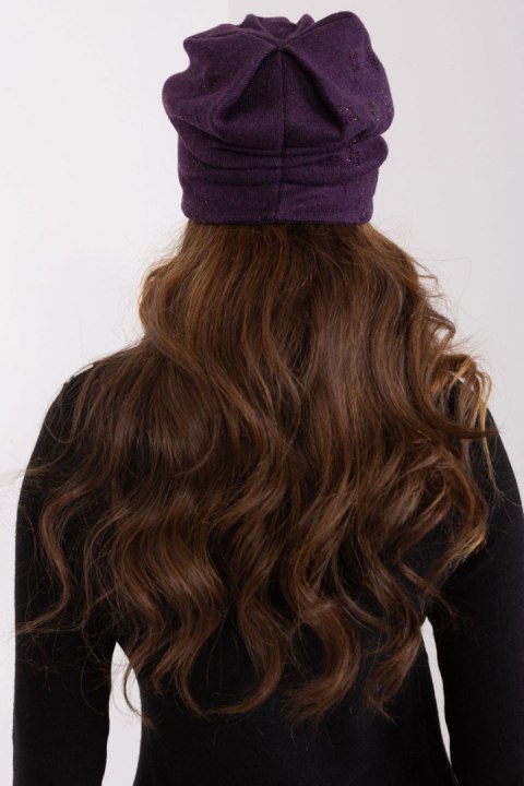 Czapka Model AT-CZ-2325.85 Dark Violet - AT Czapka Model AT-CZ-2325.85 Dark Violet - AT