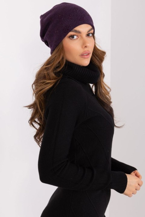 Czapka Model AT-CZ-2325.85 Dark Violet - AT Czapka Model AT-CZ-2325.85 Dark Violet - AT