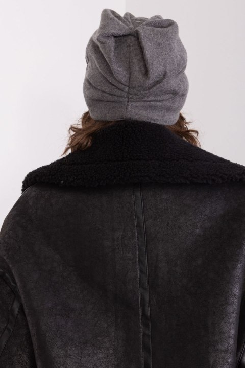 Czapka Model AT-CZ-23250.61P Dark Grey - AT Czapka Model AT-CZ-23250.61P Dark Grey - AT