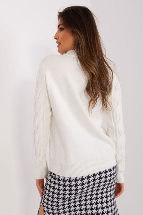 Sweter Damski Model AT-SW-2235.00P Ecru - AT Sweter Damski Model AT-SW-2235.00P Ecru - AT