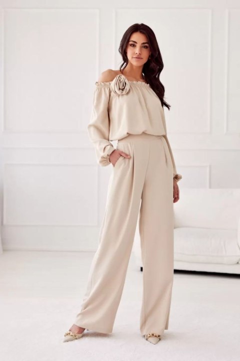 Bluzka Model Rosie BEZ BLU0180 Beige - Roco Fashion Bluzka Model Rosie BEZ BLU0180 Beige - Roco Fashion